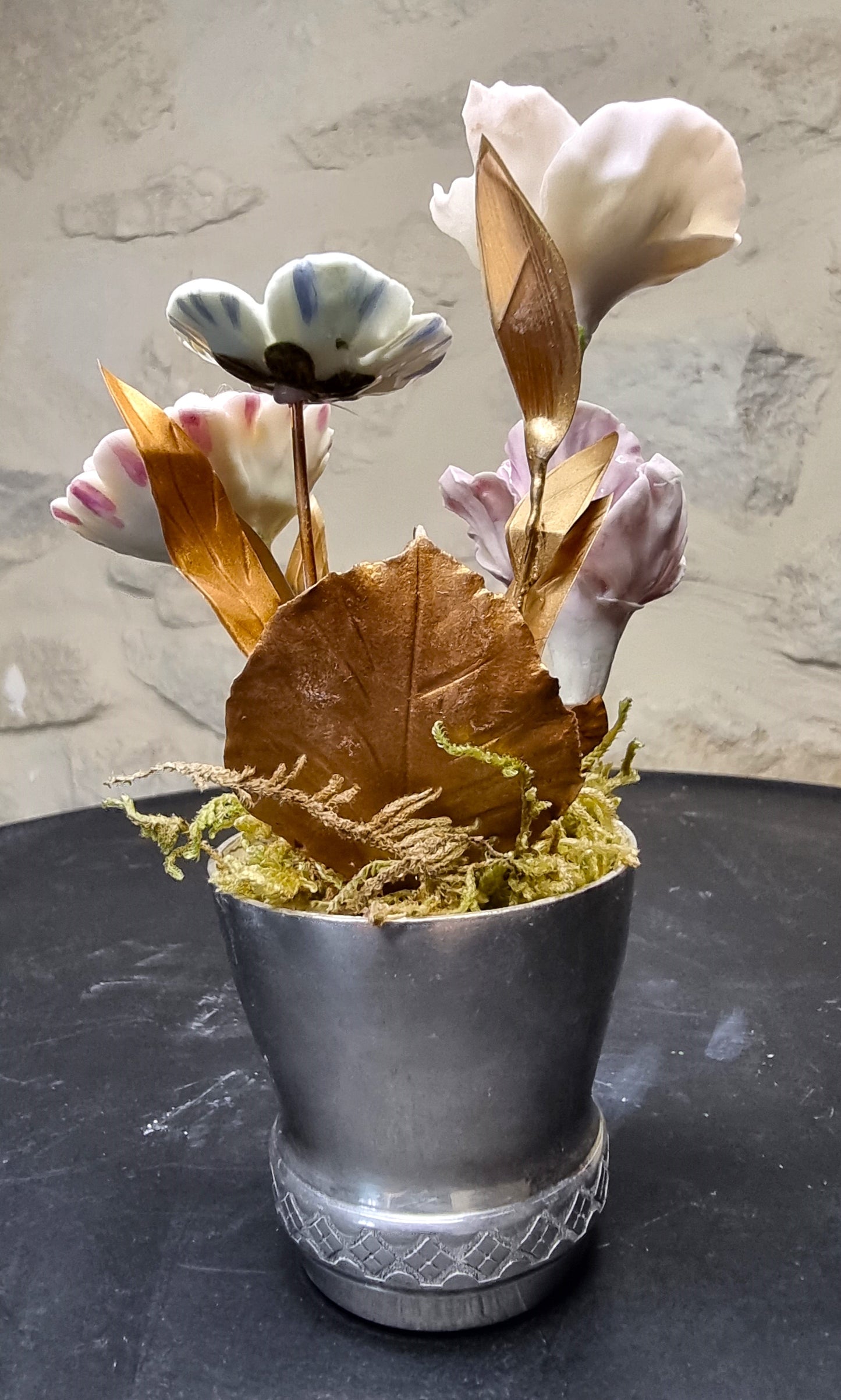 Pompadour porcelain flower 009