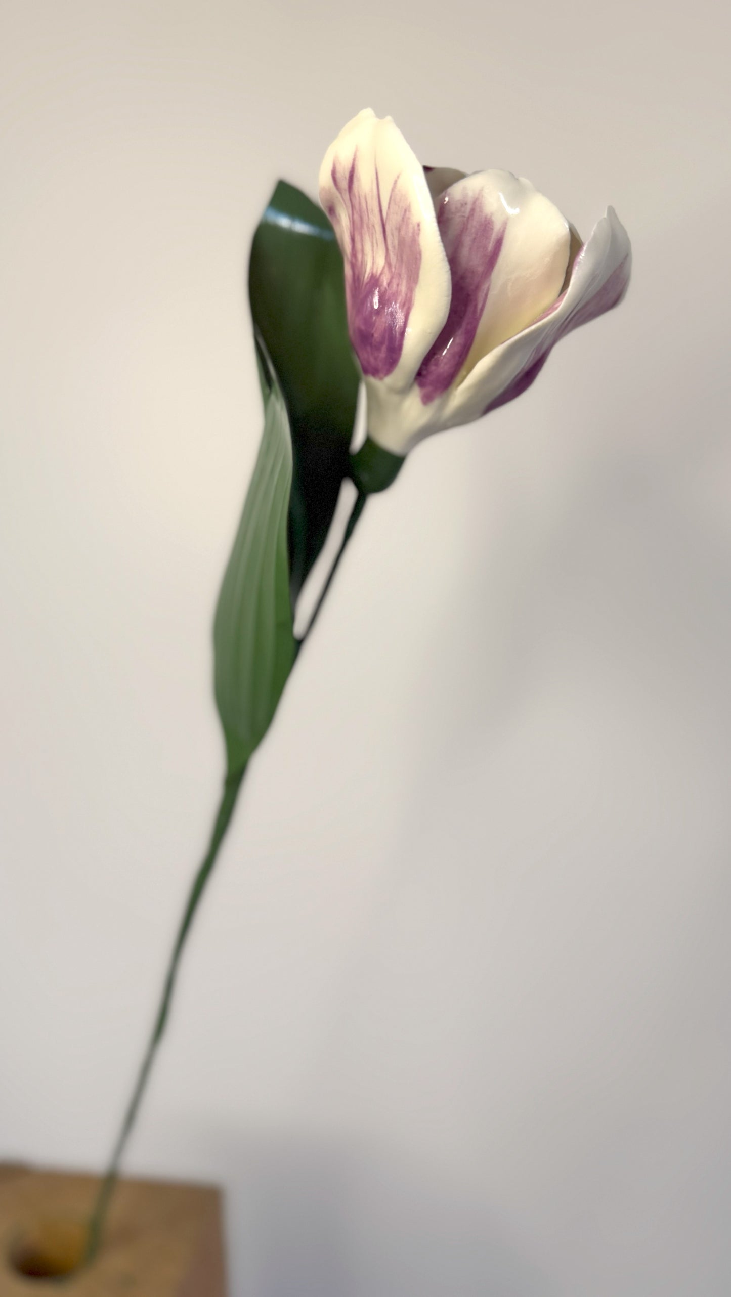Tige de tulipe en porcelaine émaillée violette, TUL-380-1-0-T