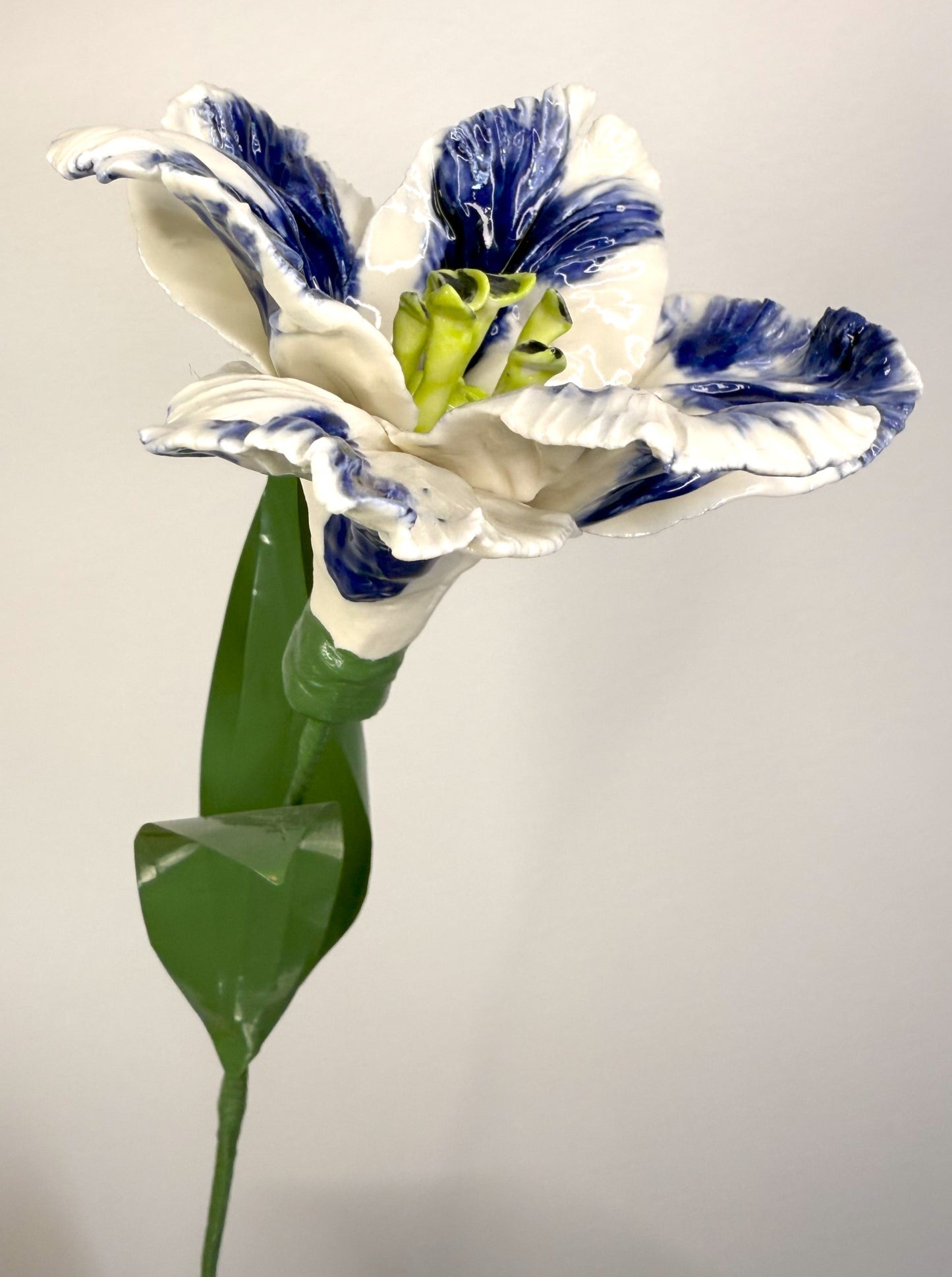 Tige de tulipe perroquet en porcelaine émaillée bleue, TPO-386-1-0-T
