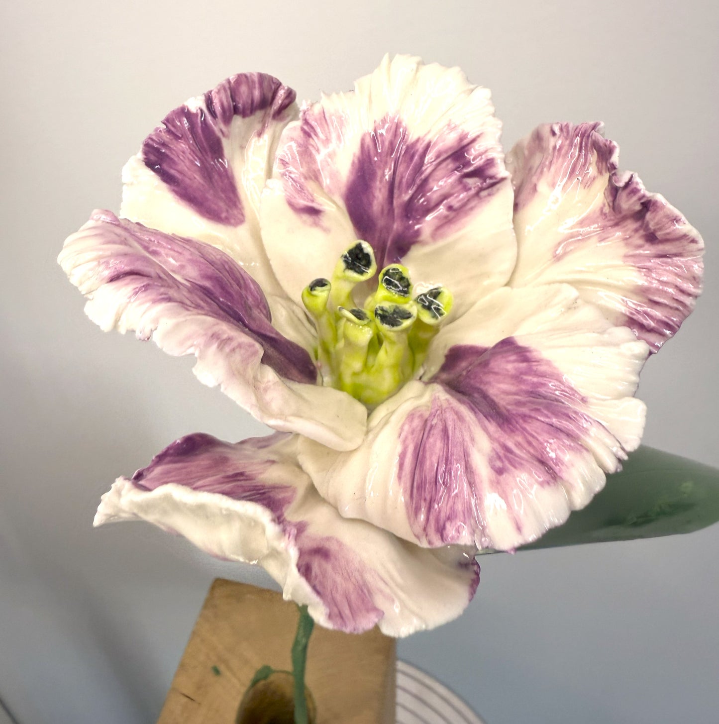 Tige de tulipe perroquet en porcelaine émaillée Violette, TPO-380-1-0-T
