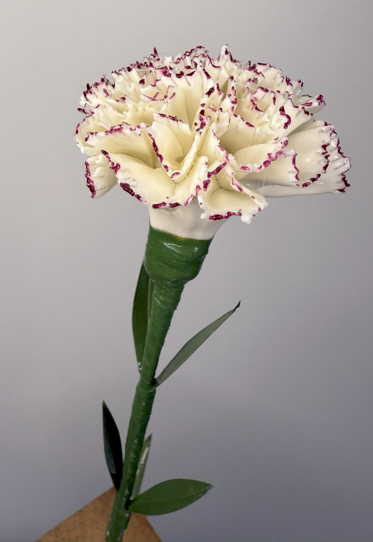 Tige d'oeillet en porcelaine émaillée liseré pourpre, OE-114-1-0-T