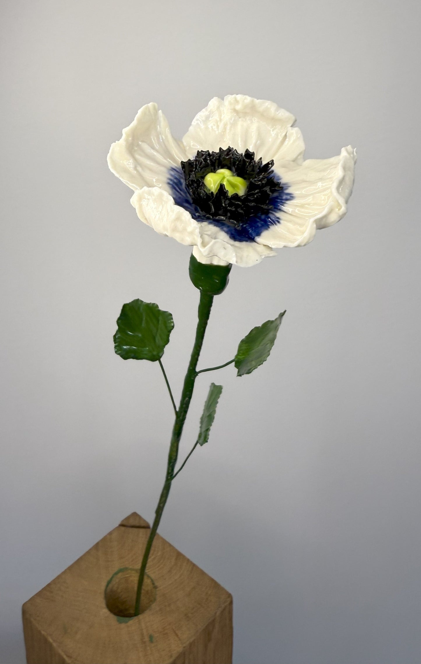 Tige de petit pavot en porcelaine émaillée bleu vif et blanche, PP-343/386/370-1-0-T