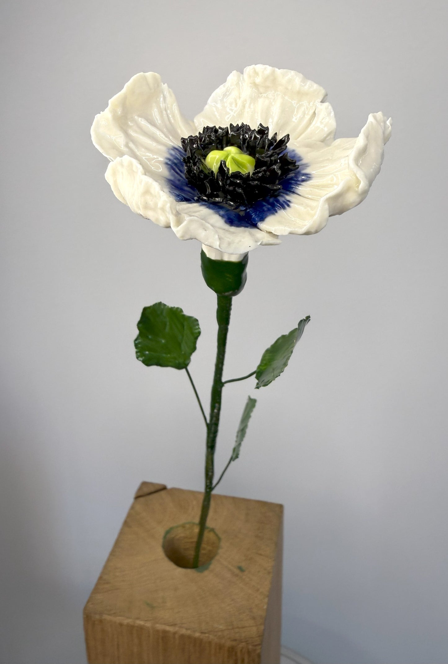 Tige de petit pavot en porcelaine émaillée bleu vif et blanche, PP-343/386/370-1-0-T