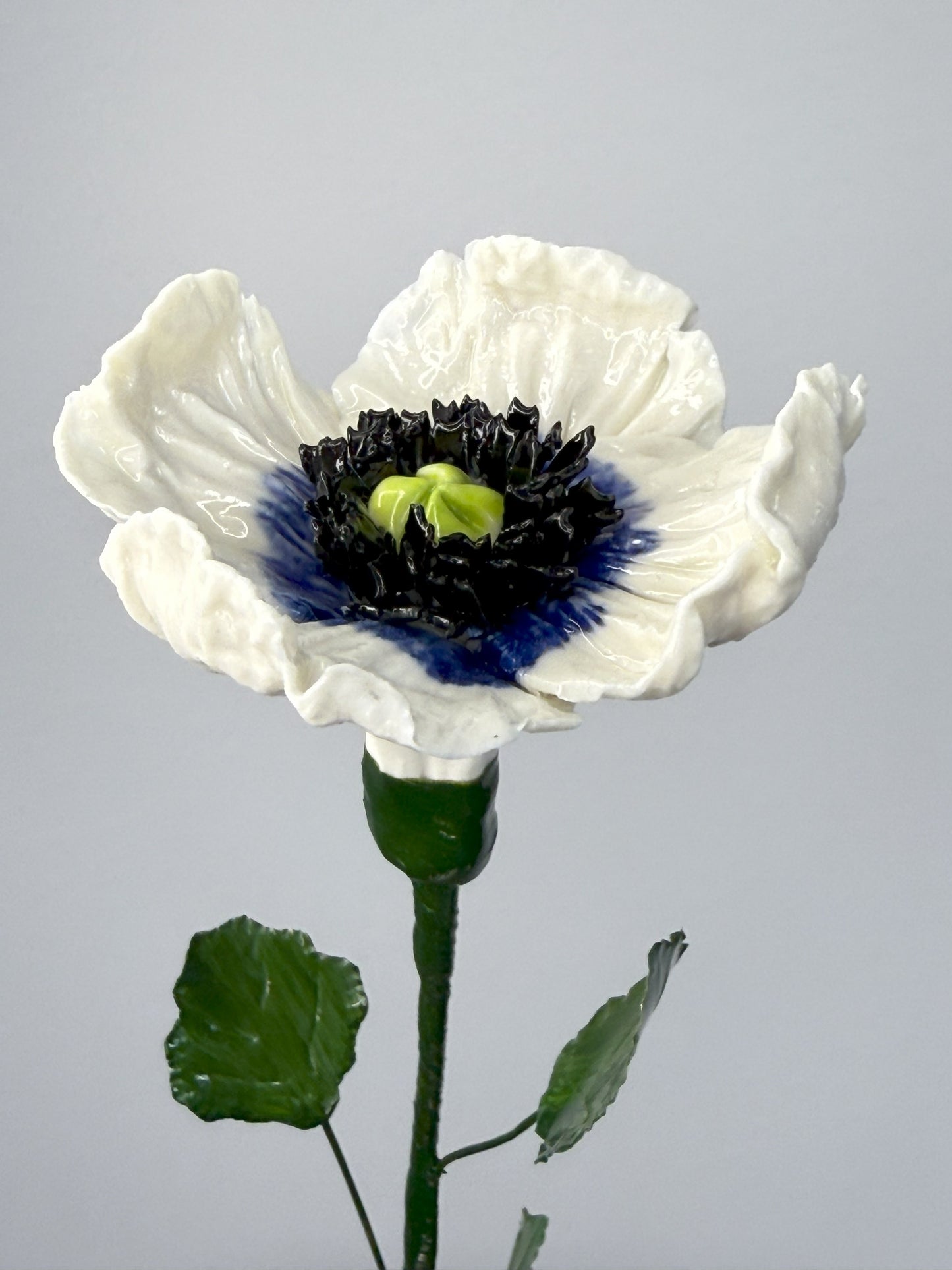 Tige de petit pavot en porcelaine émaillée bleu vif et blanche, PP-343/386/370-1-0-T