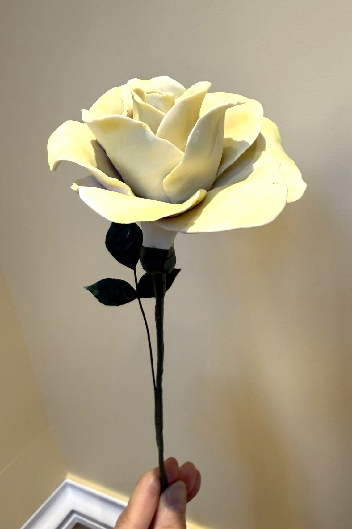 Tige de grande rose en biscuit de porcelaine jaune GRO-ENG-jaune-T