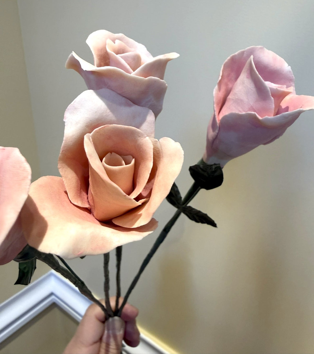 Tige de petite rose en biscuit de porcelaine rose PRO-ENG-rose-T