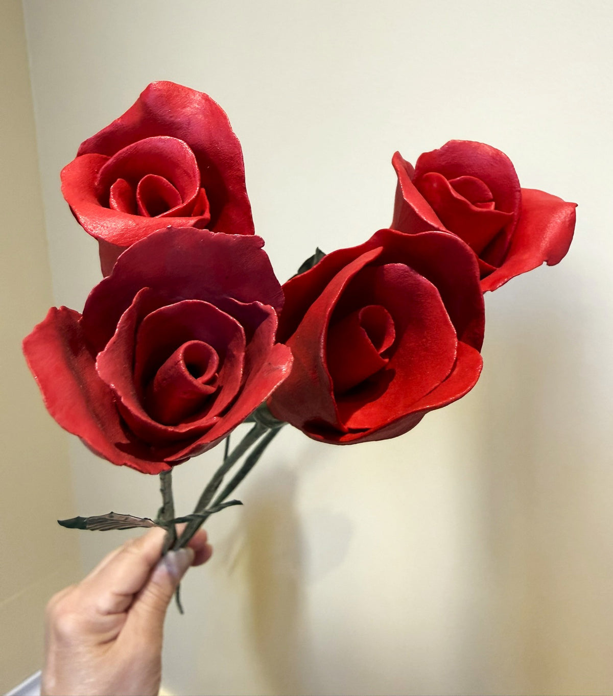Tige de petite rose en biscuit de porcelaine rouge PRO-ENG-rouge-T