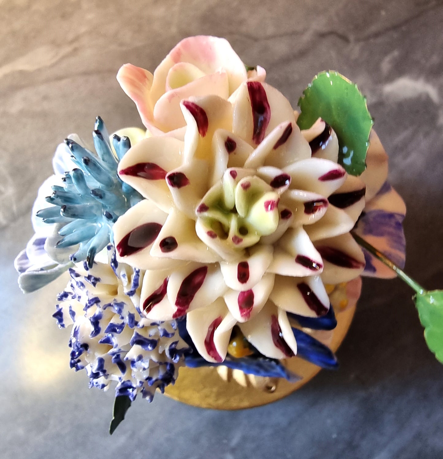 Boîte à musique fleurs porcelaine 001
