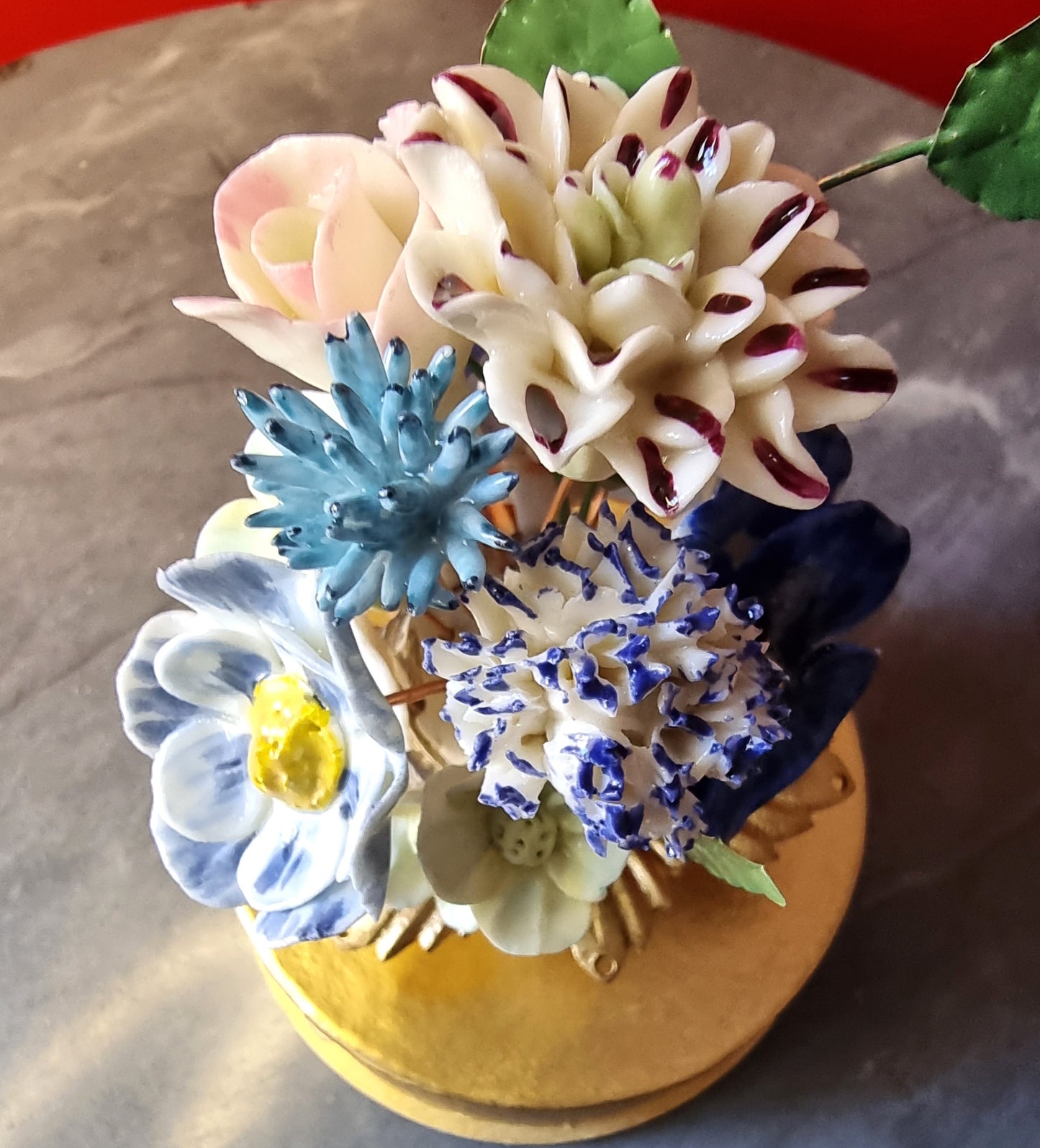 Boîte à musique fleurs porcelaine 001