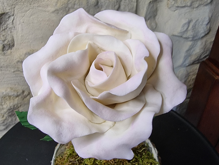 Compositions de fleurs en  porcelaine