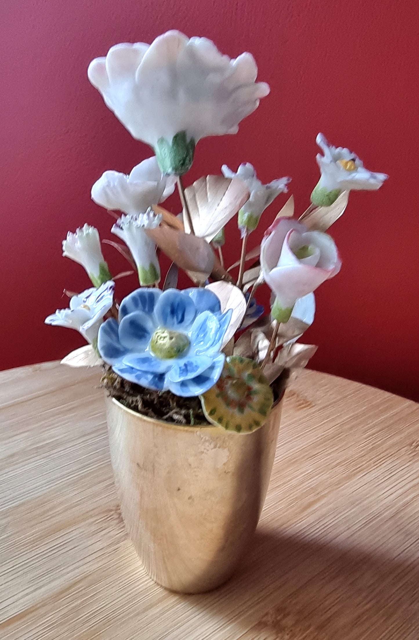 Pompadour porcelain flower 011