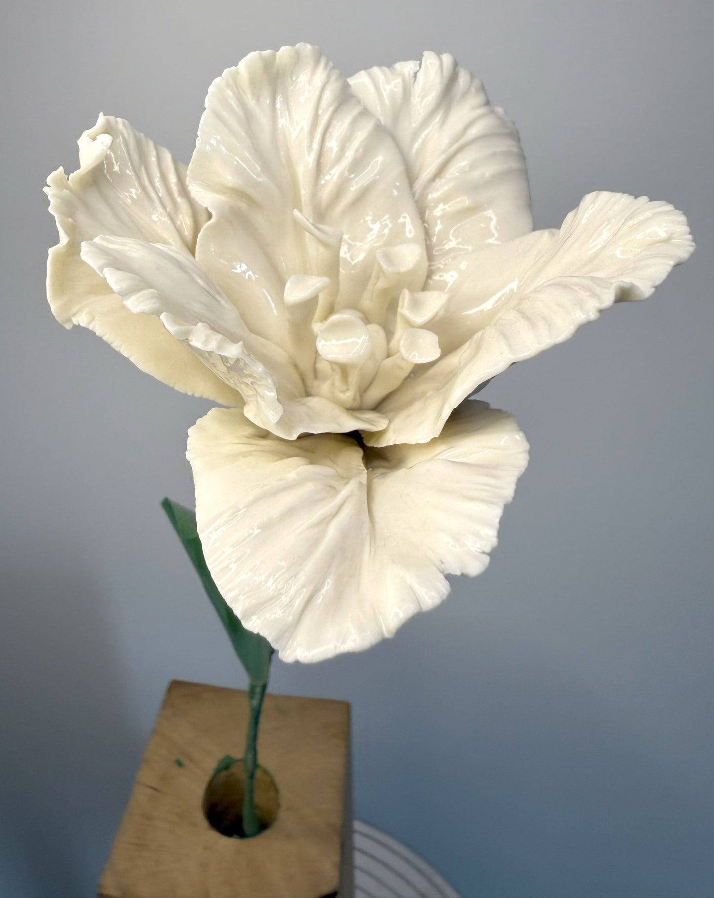 White glazed porcelain parrot tulip stem, TPO-000-1-0-T
