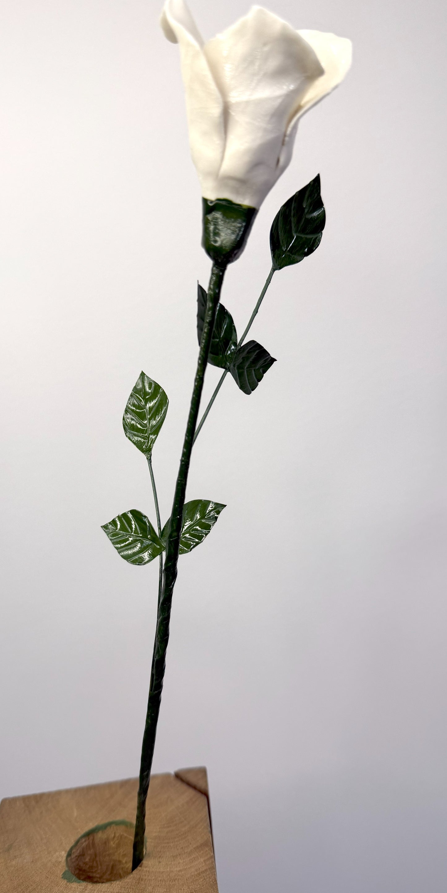Stem of a small rose in white glazed porcelain, PRO-000-1-0-T