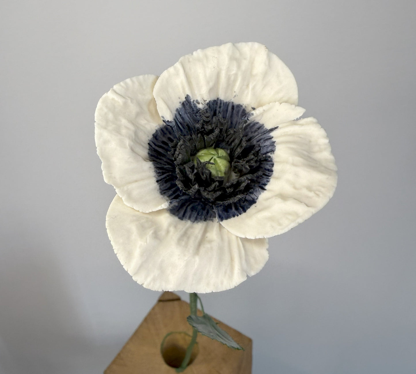 Small poppy stem in white and blue porcelain bisque, PP-104/66/139-0-1-T