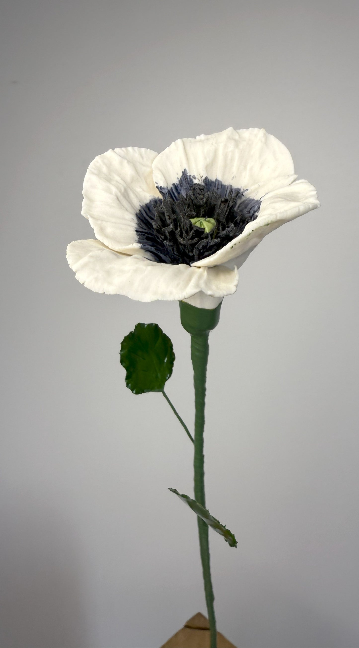 Small poppy stem in white and blue porcelain bisque, PP-104/66/139-0-1-T