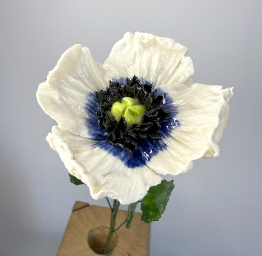 Fleur décorative en porcelaine - Pavot Blanc et bleu fait main