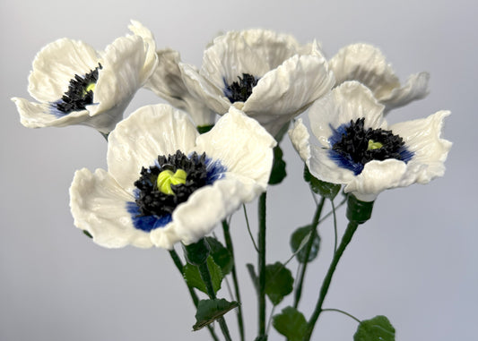 Fleur décorative en porcelaine - Pavot Blanc et bleu fait main