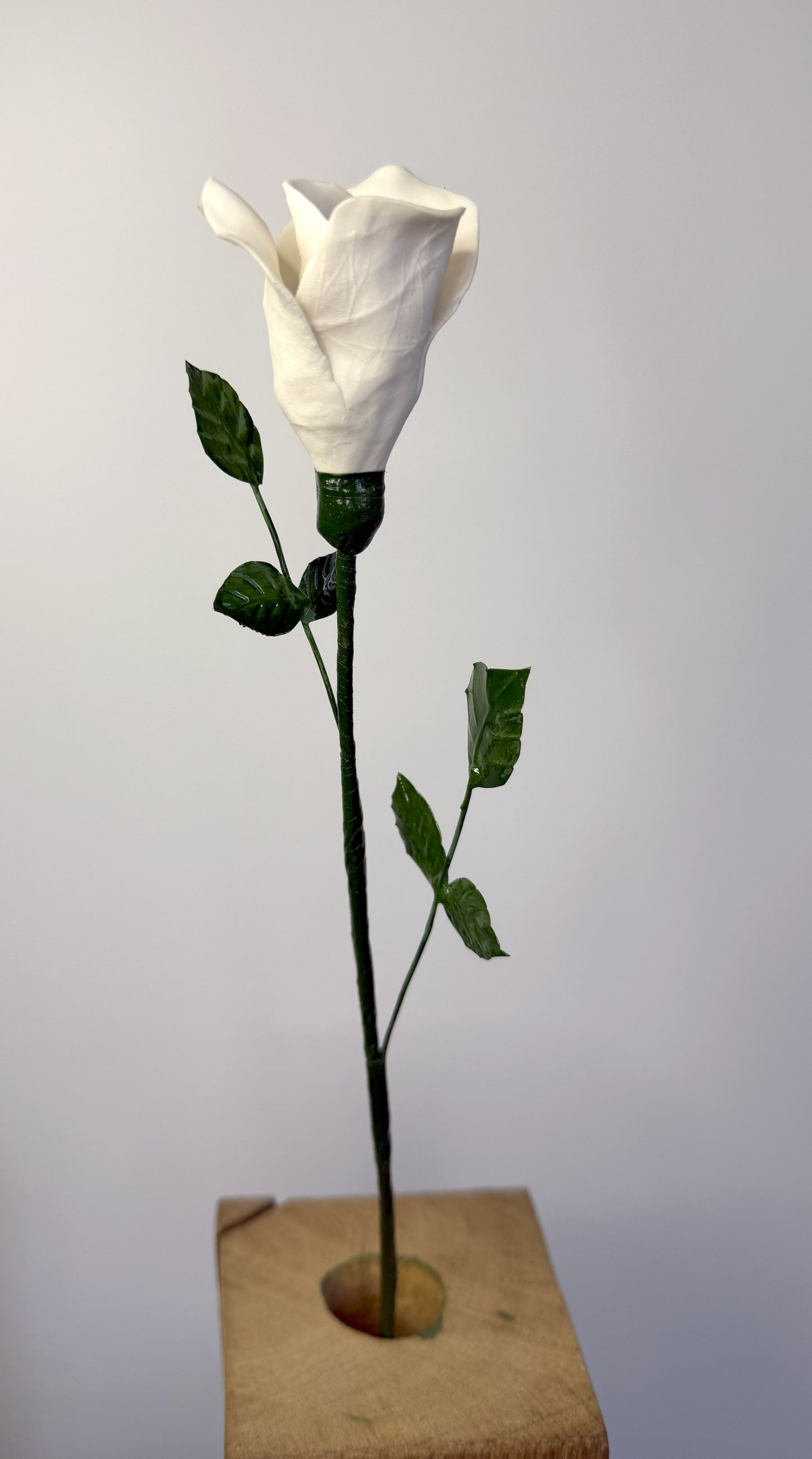 Stem of a small white porcelain biscuit rose, PRO-000-0-1-T