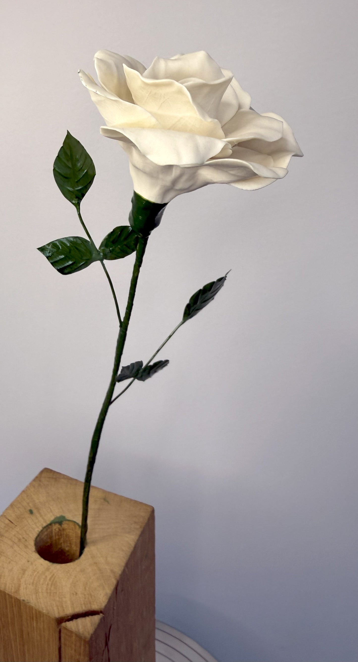 Tige de grande rose en biscuit de porcelaine blanche, GRO-000-0-1-T