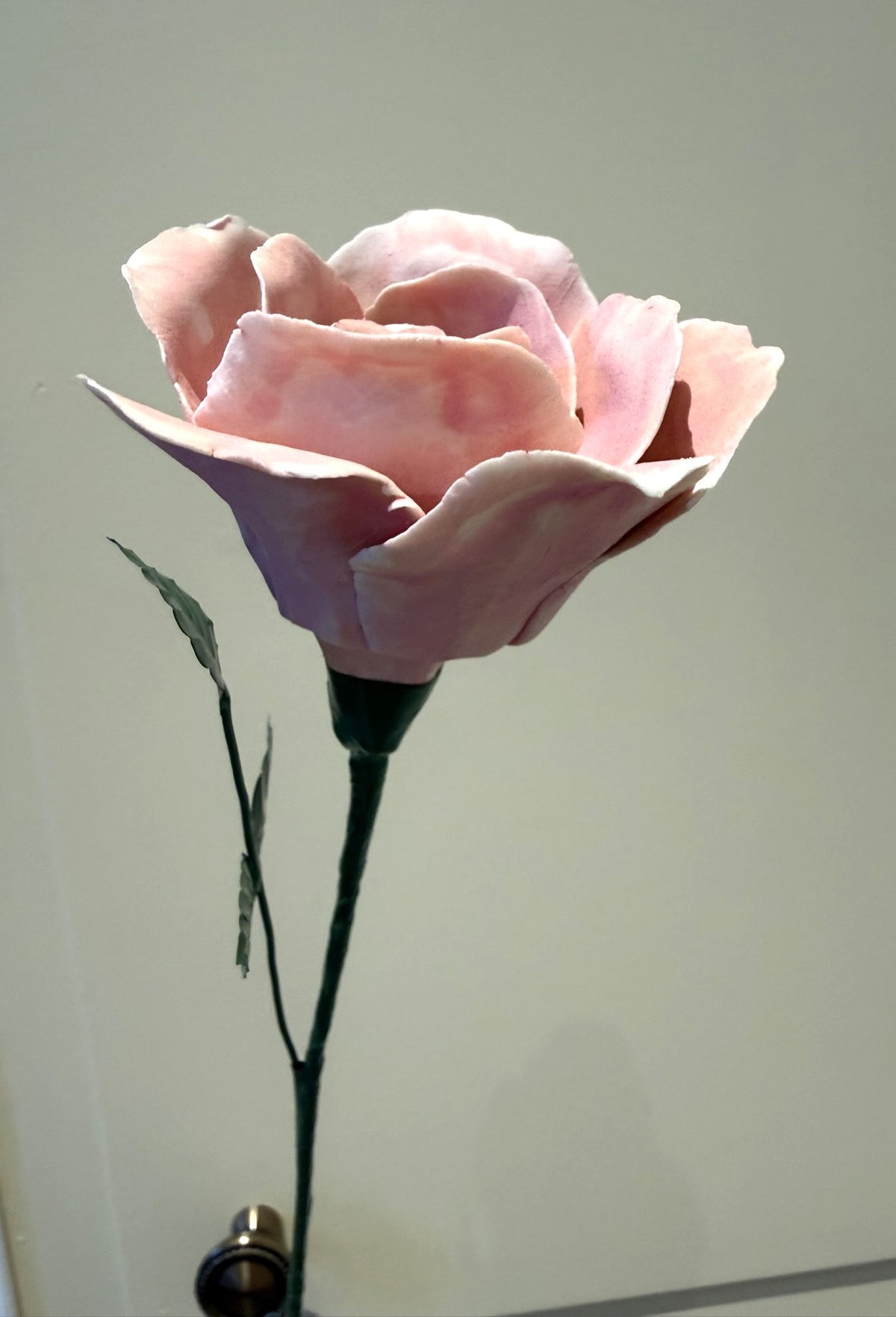 Tige de grande rose en biscuit de porcelaine rose GRO-ENG-rose -T