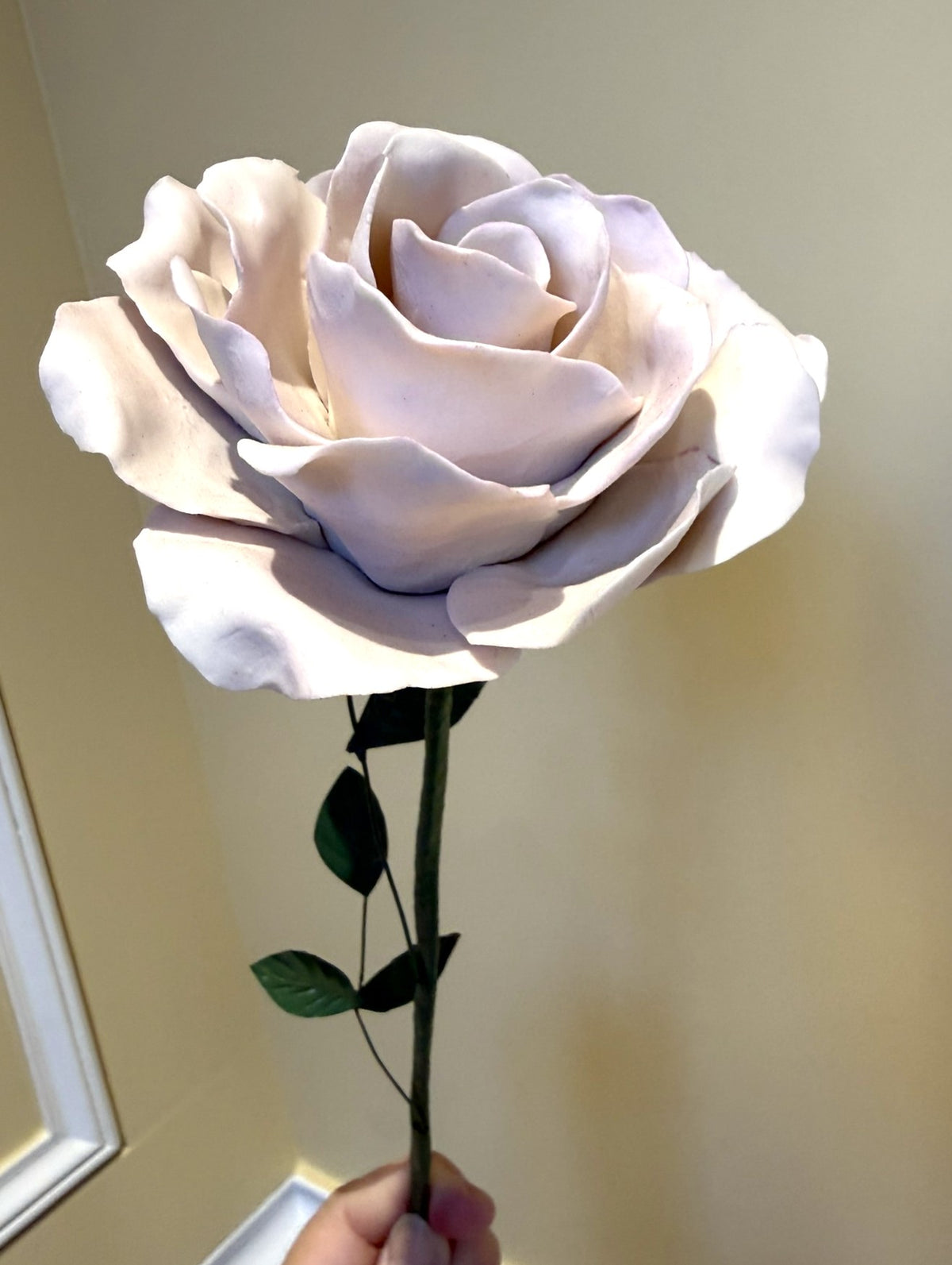Tige de très grosse rose en biscuit de porcelaine rose TRGRO-rose-T