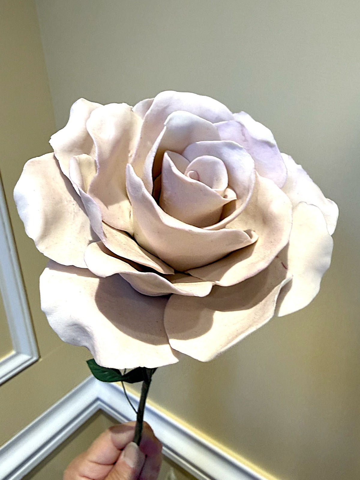 Tige de très grosse rose en biscuit de porcelaine rose TRGRO-rose-T