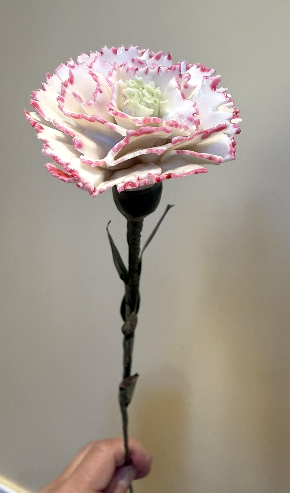 Tige d'oeillet en porcelaine émaillée liseré rose coeur vert OE-lisrose-coeurvert-T
