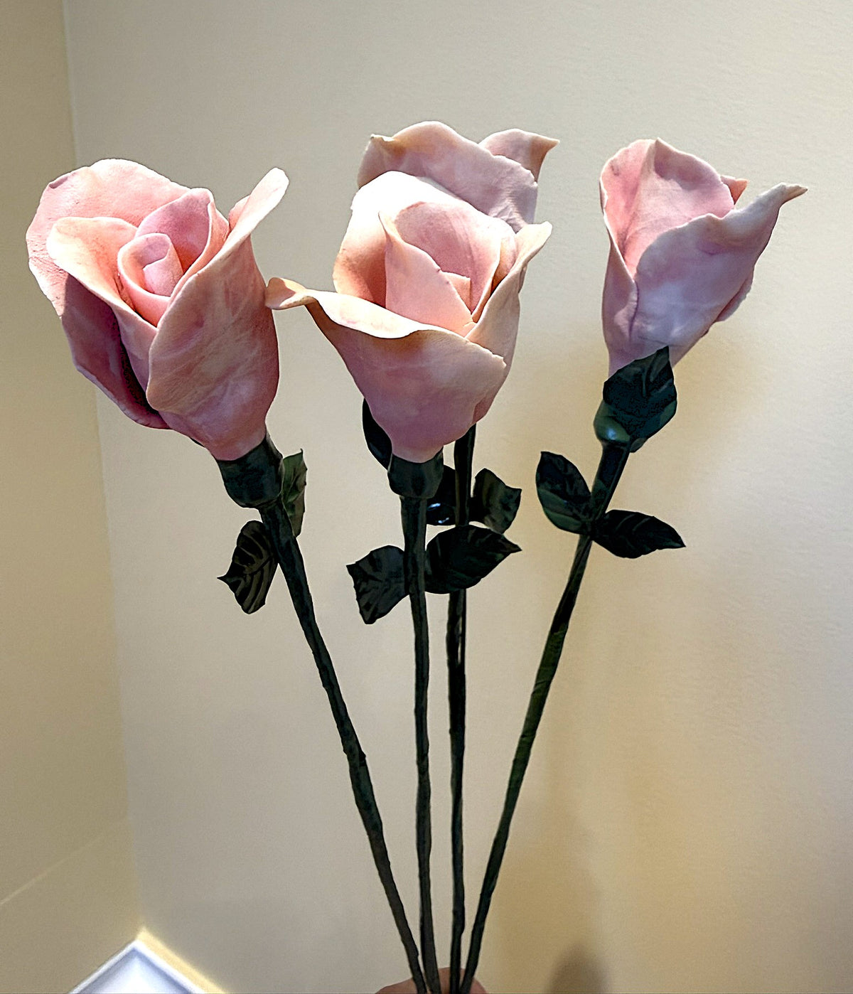 Tige de petite rose en biscuit de porcelaine rose PRO-ENG-rose-T