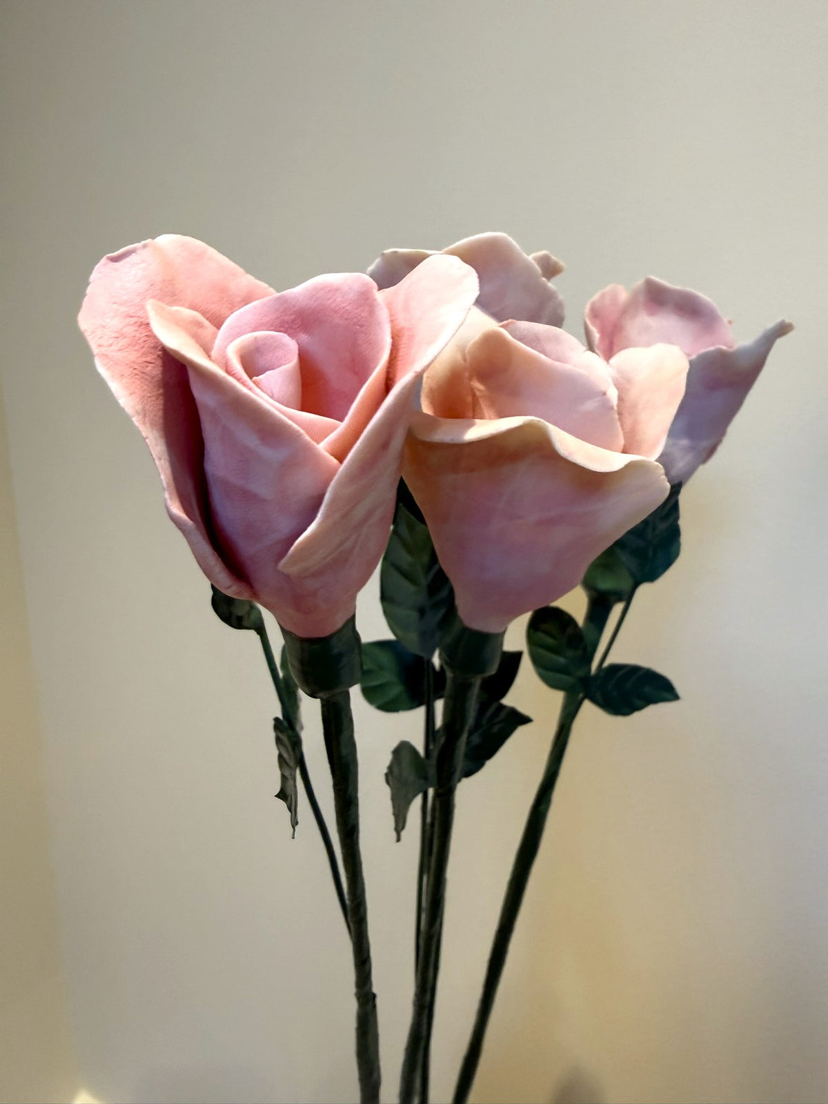 Tige de petite rose en biscuit de porcelaine rose PRO-ENG-rose-T