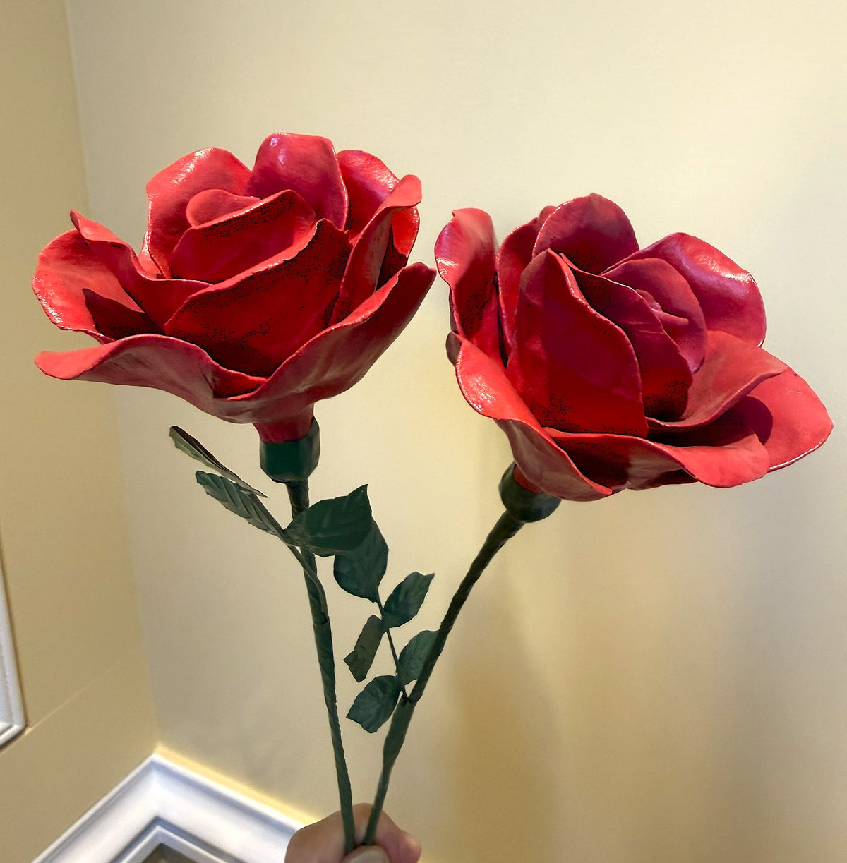 Tige de grande rose en biscuit de porcelaine rouge GRO-ENG-rouge-T