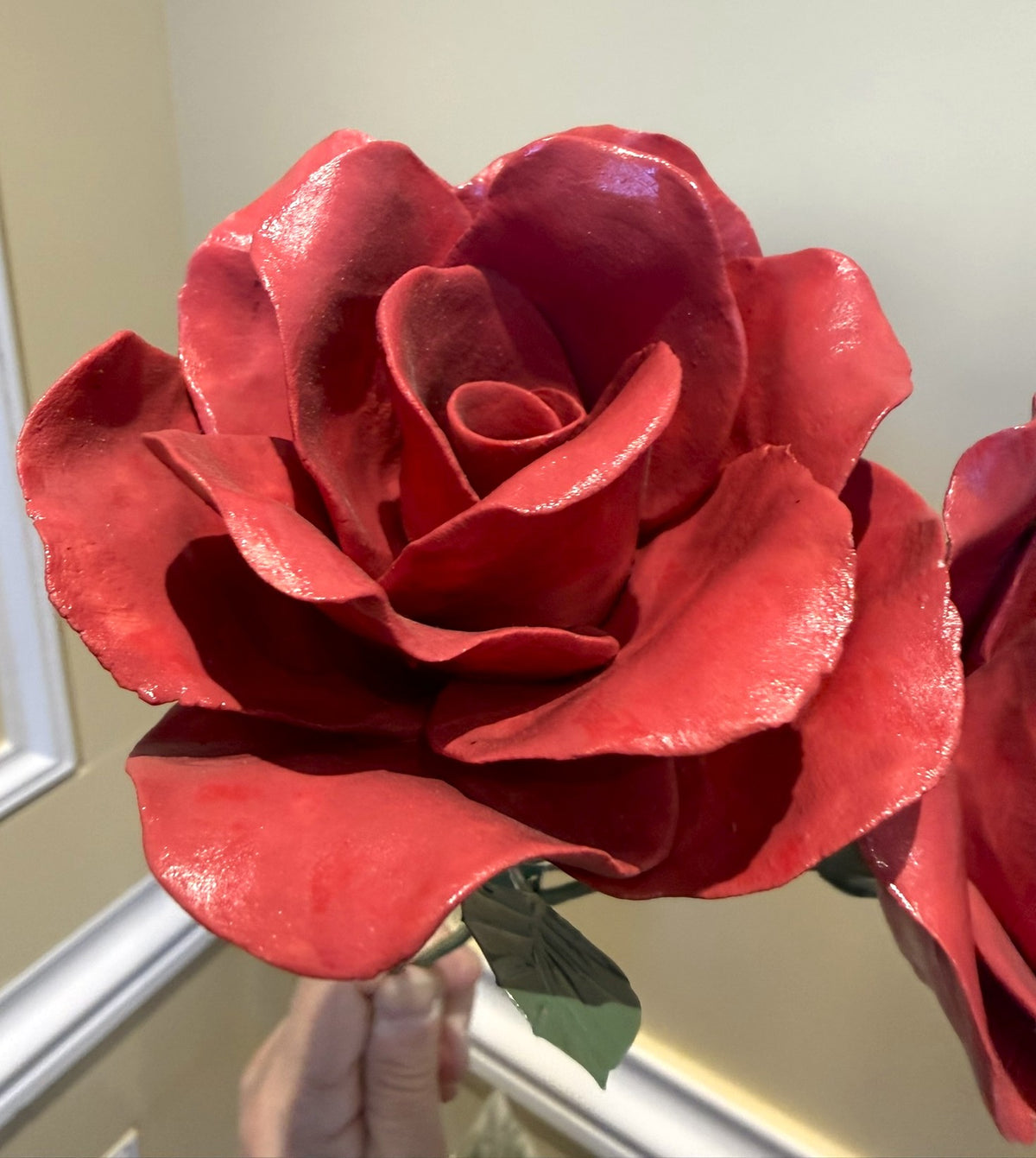 Tige de grande rose en biscuit de porcelaine rouge GRO-ENG-rouge-T