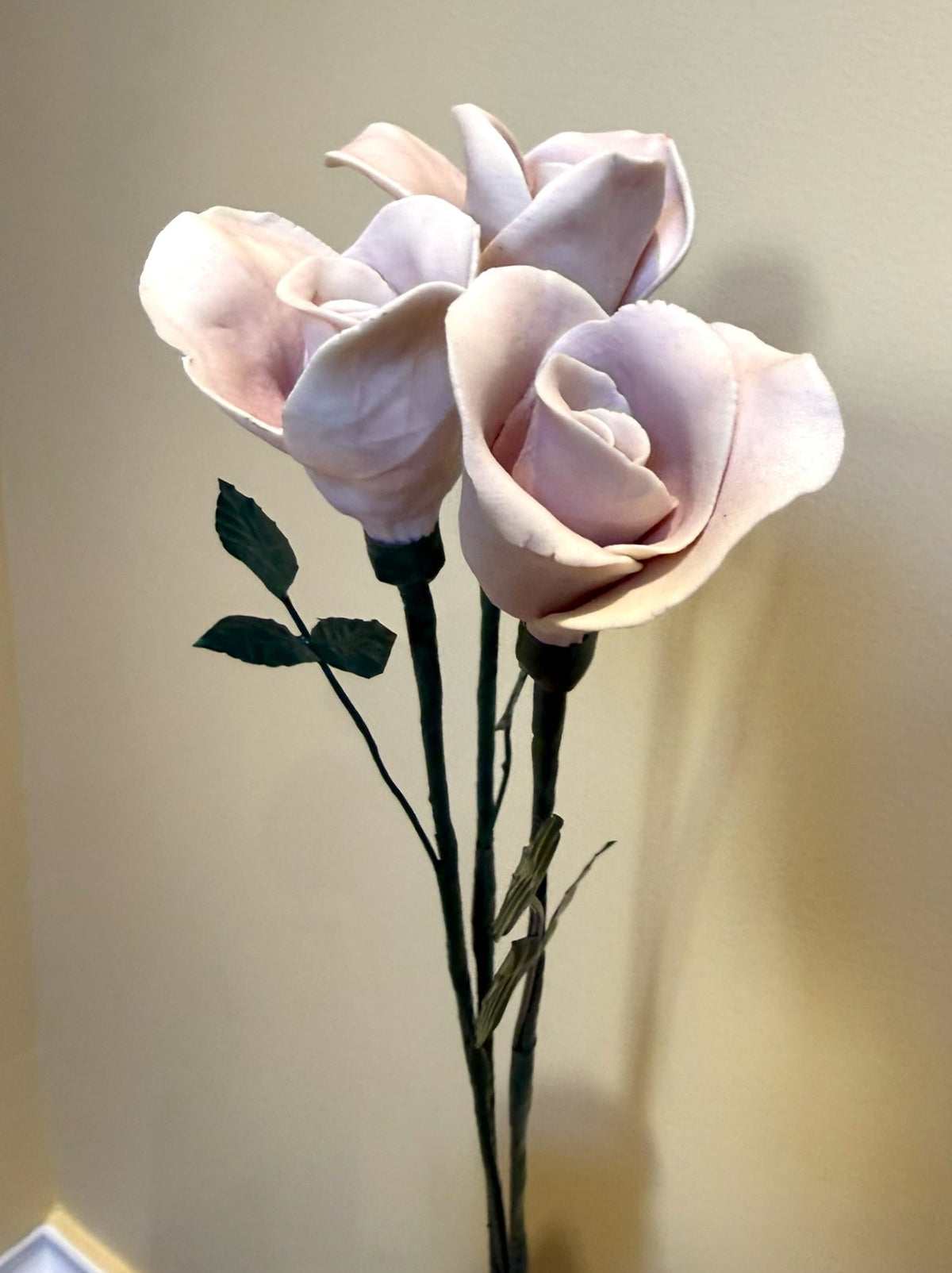 Tige de petite rose en biscuit de porcelaine lilas clair PRO-ENG-lilas-T