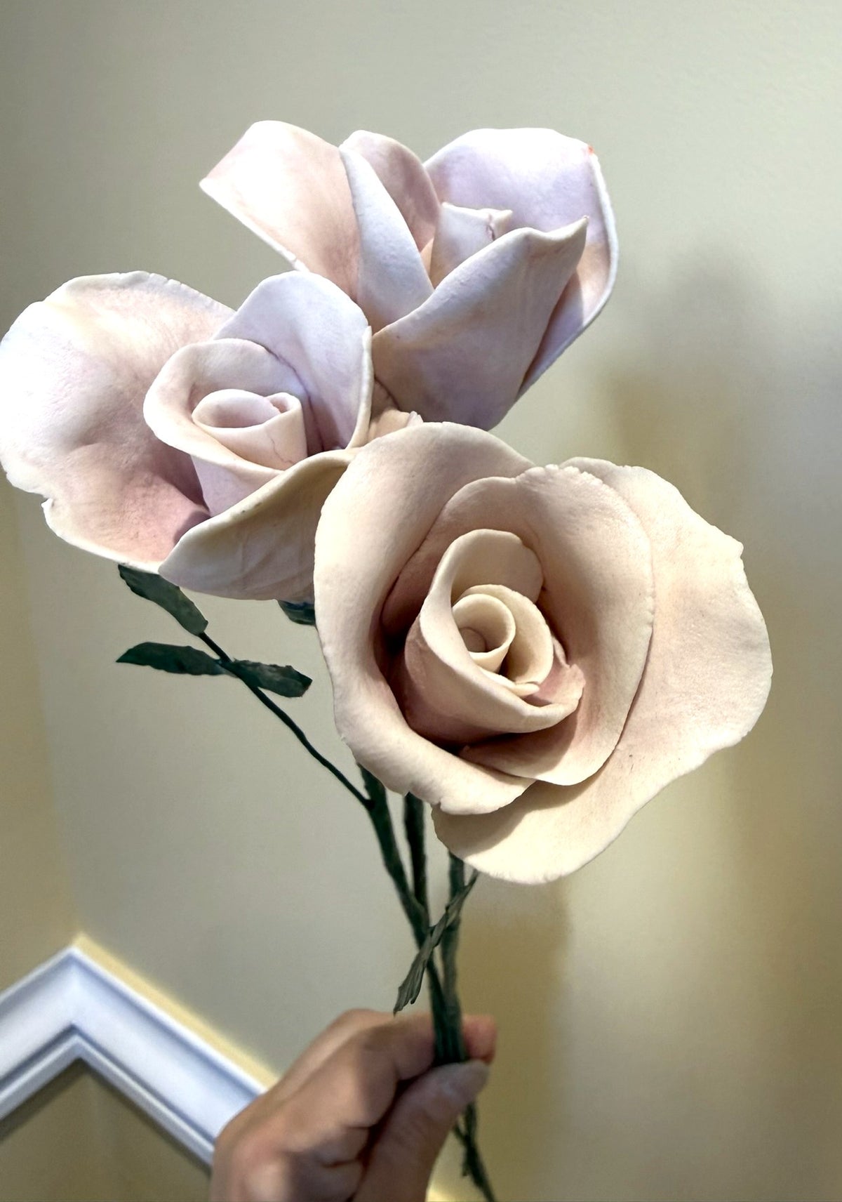 Tige de petite rose en biscuit de porcelaine lilas clair PRO-ENG-lilas-T