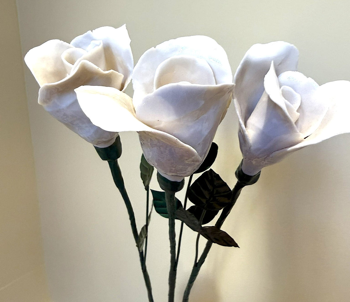 Tige de petite rose en porcelaine émaillée blanche PRO-emailblanc-T
