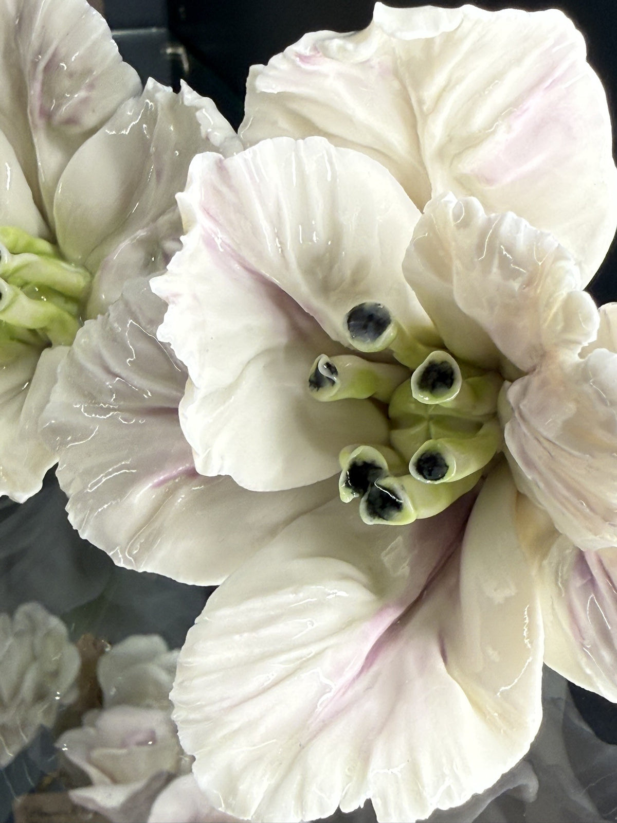 Tulipe perroquet en porcelaine émaillée rose pâle à poser  TPO-316-1-0-P