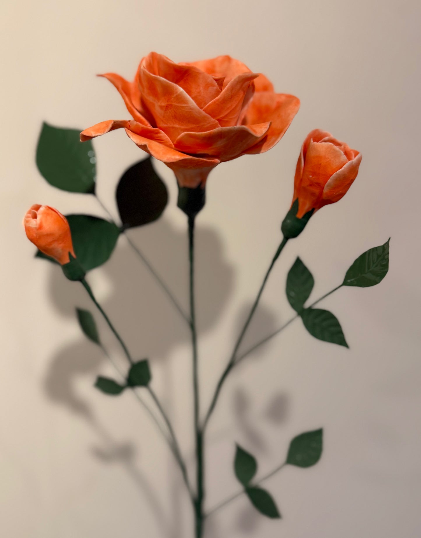 Tige branche de rosier en biscuit de porcelaine orange GROB-392-0-1-T