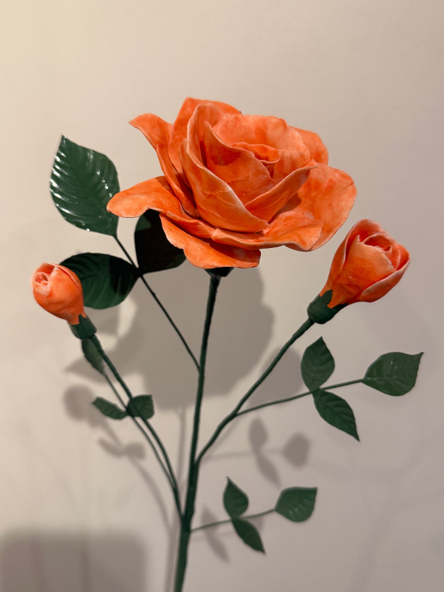 Tige branche de rosier en biscuit de porcelaine orange GROB-392-0-1-T