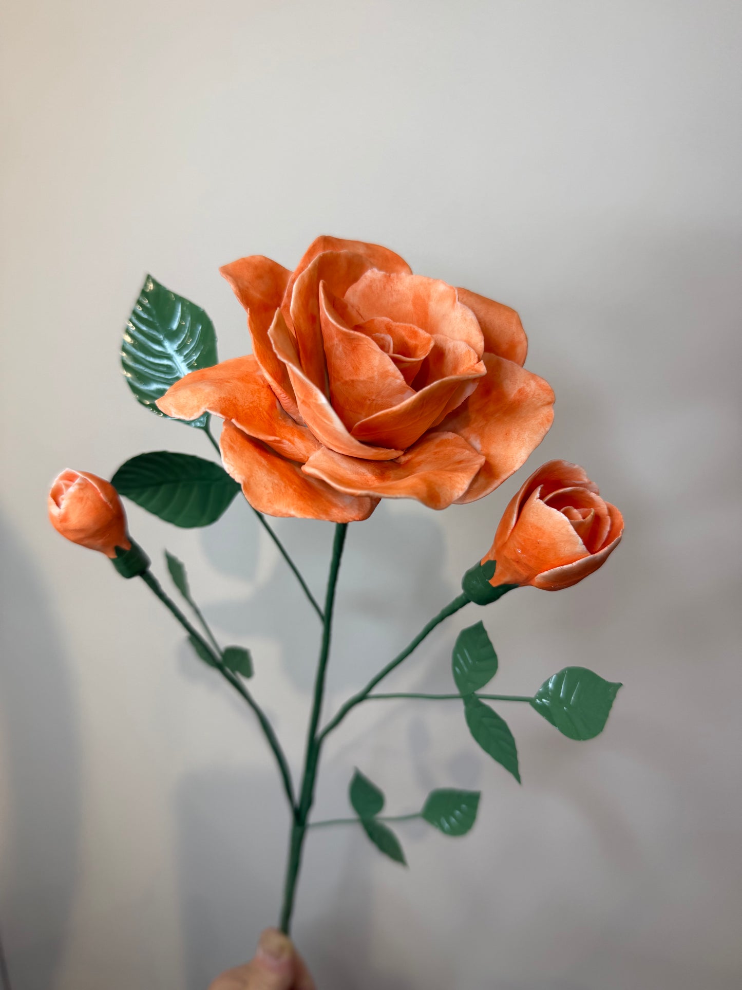 Tige branche de rosier en biscuit de porcelaine orange GROB-392-0-1-T