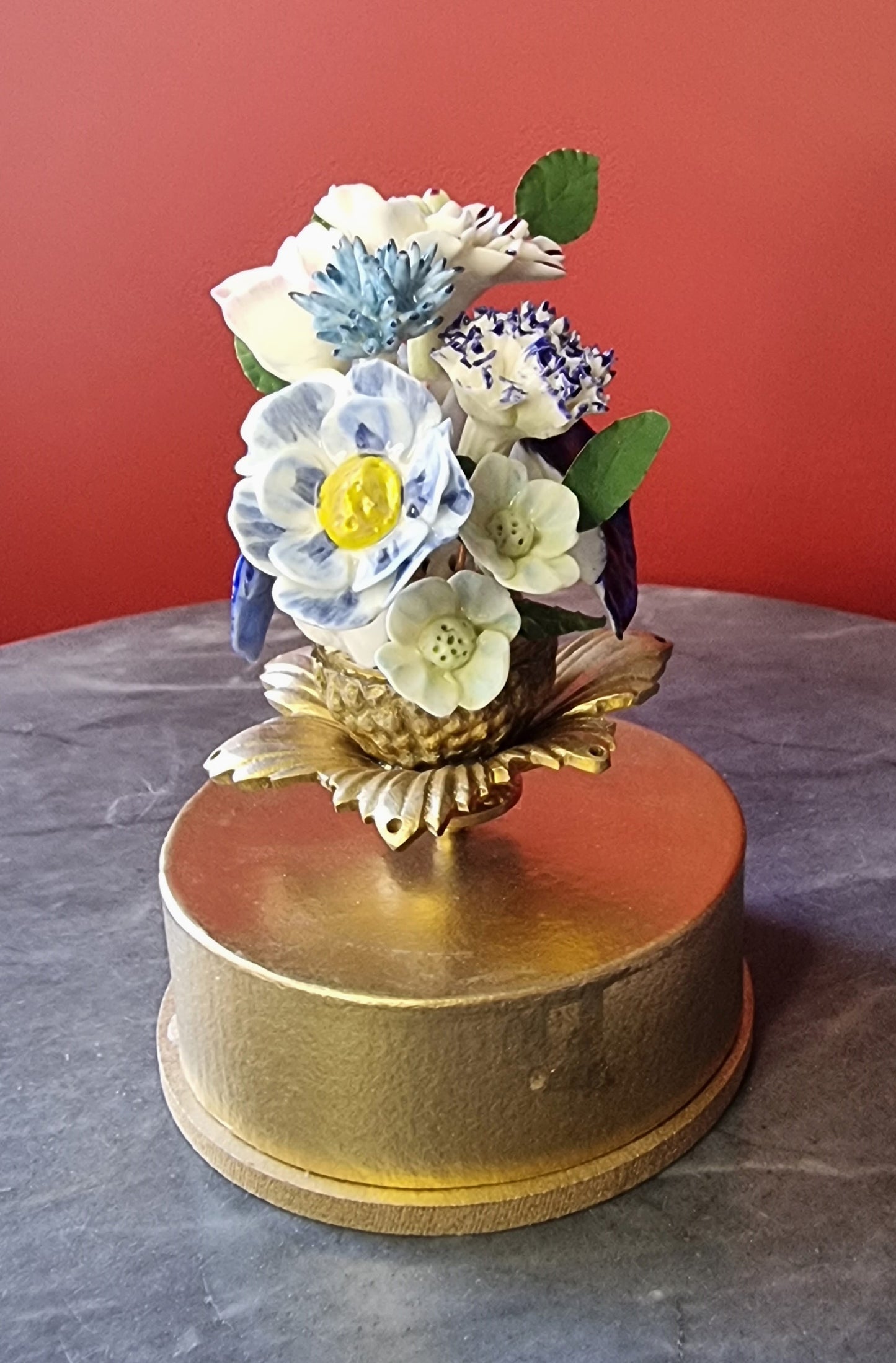 Porcelain flower music box 001