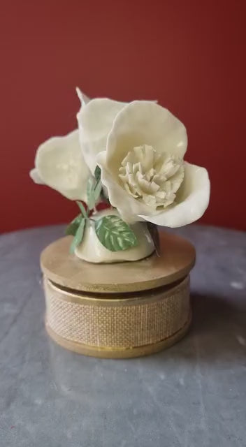 Porcelain flower music box 002